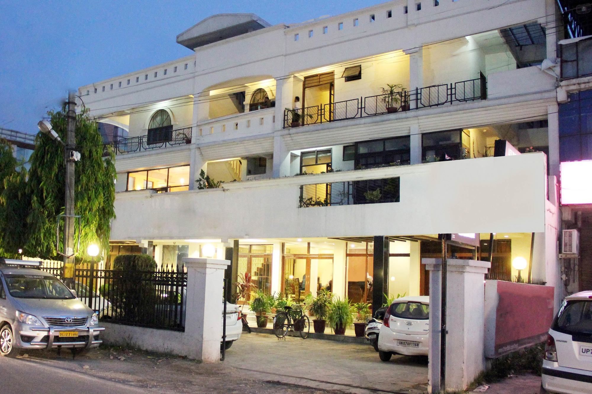Hotel Kamla Palace Dehradun Exterior photo